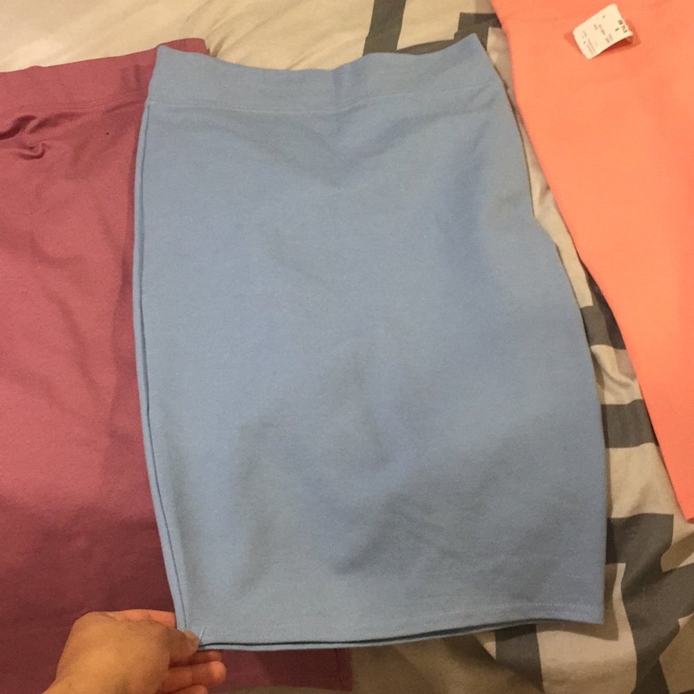 NEW! BUNDLE OF MIDI BODYCON SKIRTS - Picture 3 of 4